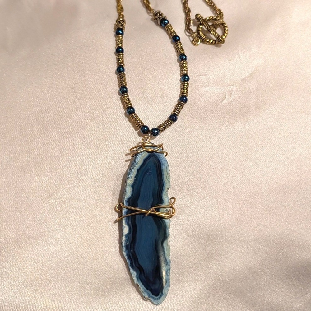 Blue Agate Slice Pendant Beaded Necklace Gold Tone Toggle Wire Wrapped Witchy